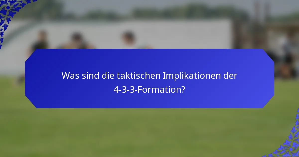 Was sind die taktischen Implikationen der 4-3-3-Formation?