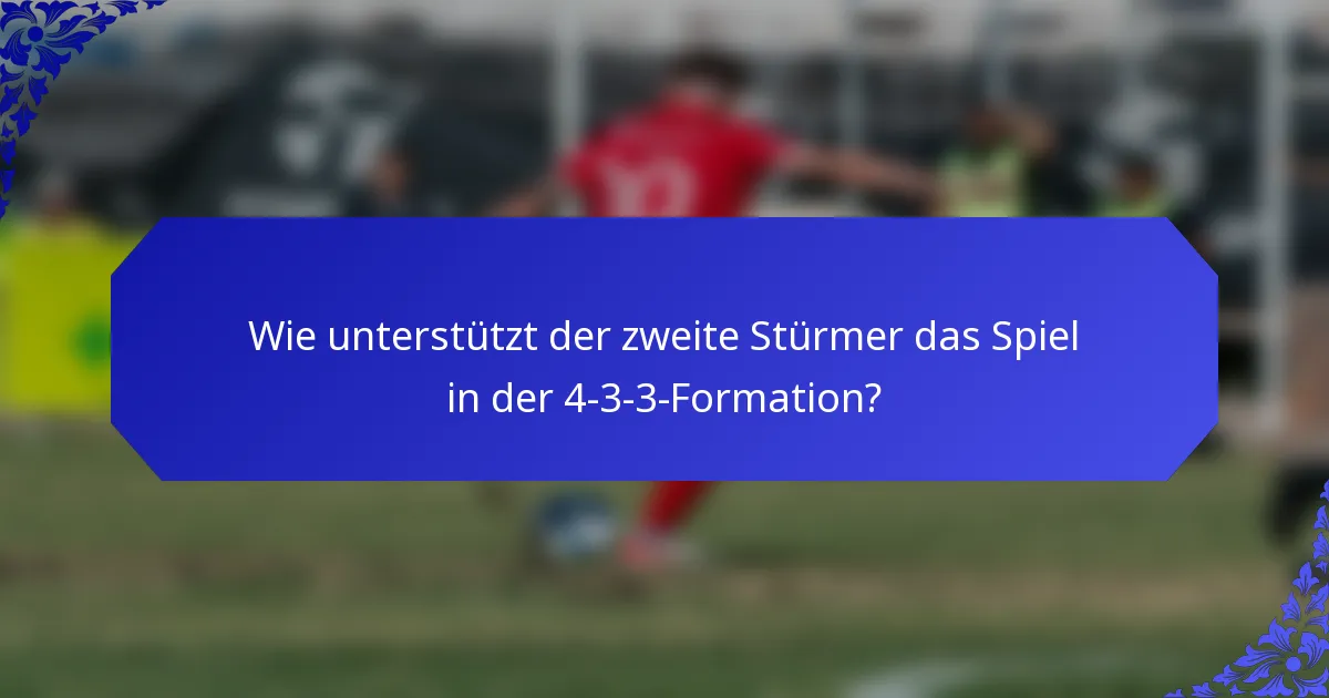 Wie unterstützt der zweite Stürmer das Spiel in der 4-3-3-Formation?